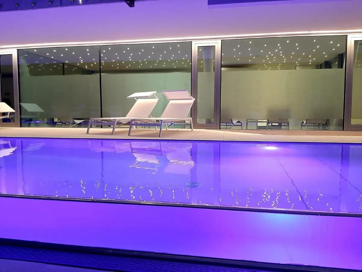 Luxury Apartment Pool, Spa, Gym Lido di Jesolo Italy